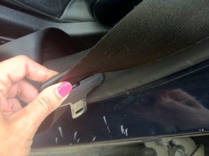 Les marques laissées par une ceinture coincée...