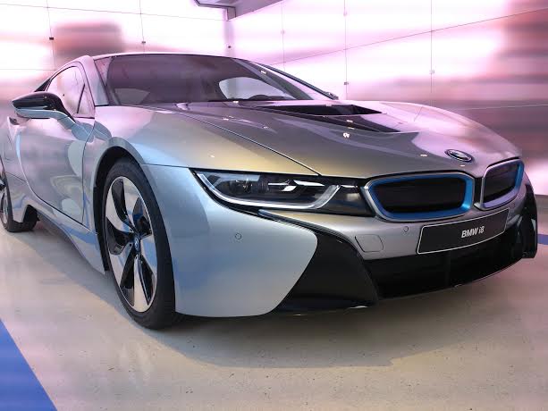 Premieres images BMW i8