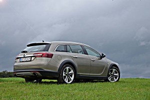 Opel_Insignia_Country_Tourer_2014_006