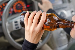 Le ministre souhaite abaisser le taux d’alcoolémie légal à 2g pour les conducteurs novices (moins de 3 ans de permis ou 2 en cas de conduite accompagnée) au lieu des 5g actuellement en vigueur.