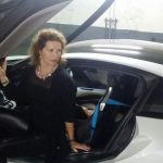 Transportée dans un autre monde en BMW i8 Test BMW i8