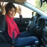 Énervée au volant, moi ? Jamais ! femme