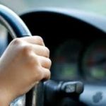 Elle éternue au volant et se fait retirer 3 points sur son permis de conduire boire au volant